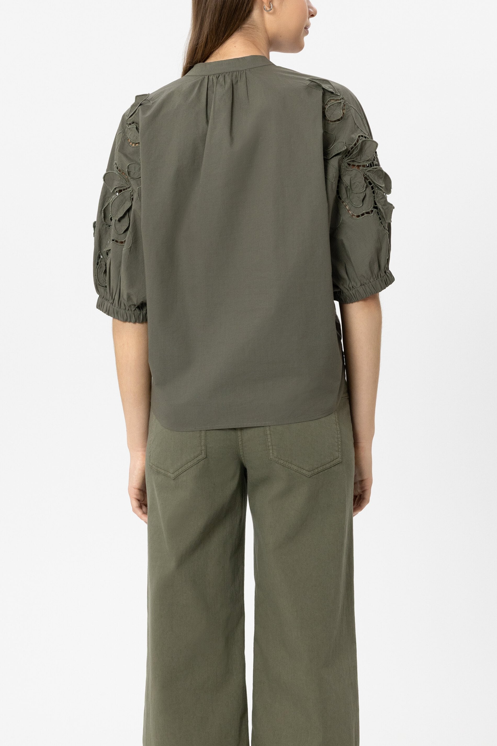 Blouse met borduursels met gaatjes - kaki - Standaard